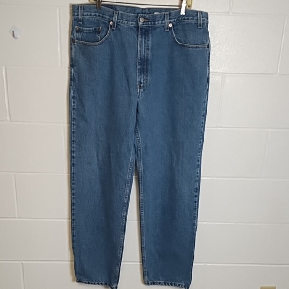 Classic Levi's Men's 550 Relaxed Fit Denim 5 Pocket Jeans - Picture 2 of 7